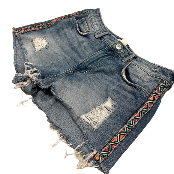 H&M X Coachella Distressed Tribal Fringe Shorts - Picture 5 of 12